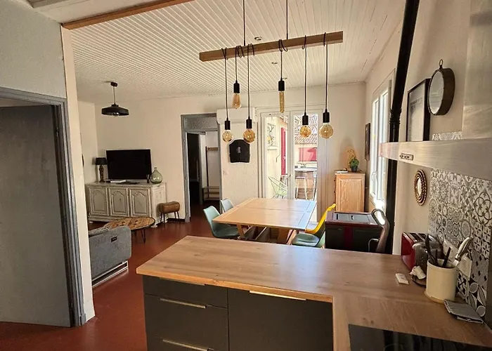 Holiday home Superbe Maison Proche Du Centre De *